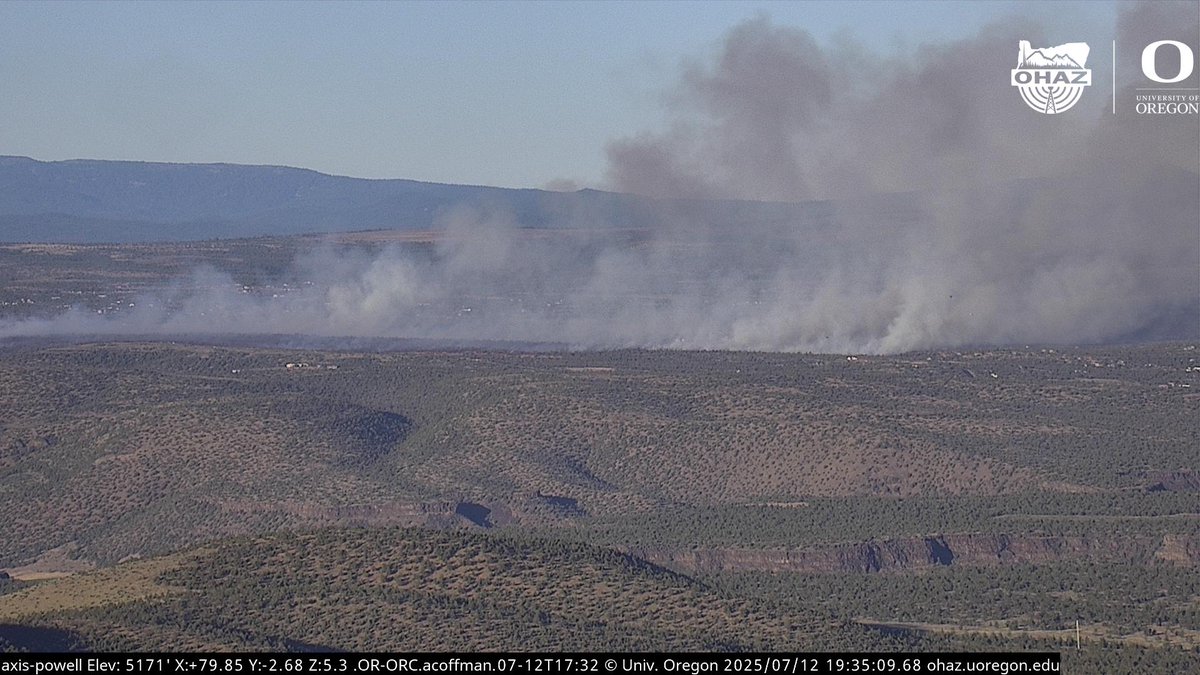 OSFM's tweet image. CONFLAGRATION: We're mobilizing our Blue Incident Management Team and two structural task forces to the Highland Fire south of Prineville. One task force was sent earlier today from Immediate Response.
Follow @CentralORFire for more info.
