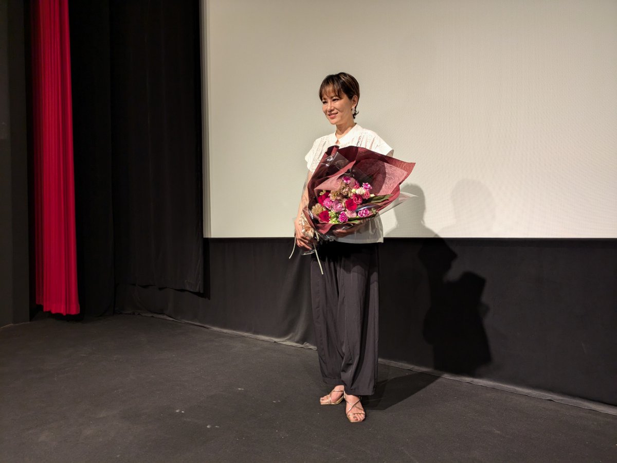 鈴木砂羽様・舞台挨拶盛況でした。映画「ゴットマザー」コシノジュンコ役をされました。