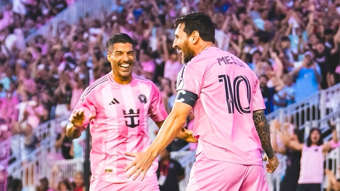 [VIDEO] Lionel Messi anotó de tiro libre para un nuevo doblete en el triunfo de Inter Miami sobre Nashville #Cooperativa90 tinyurl.com/yrn93dhk