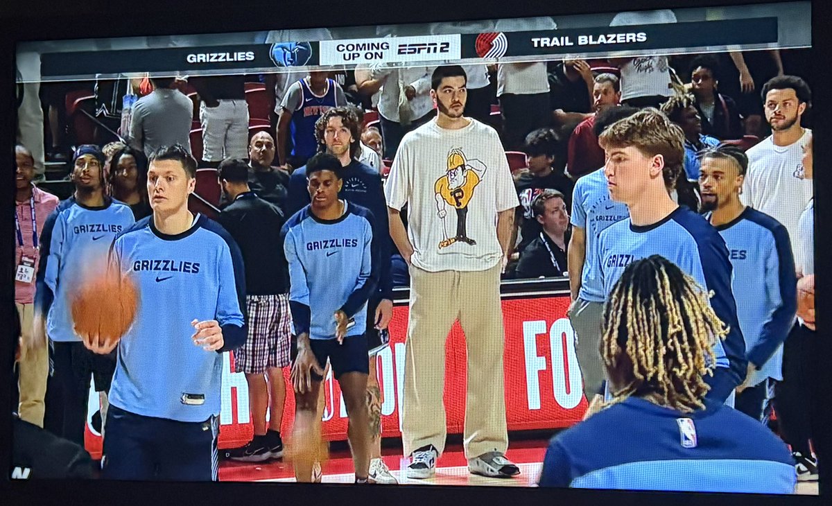 Zach representing <a href="/BoilerBall/">Purdue Men's Basketball</a>  tonight on <a href="/espn/">ESPN</a>  Heal up soon 💪🏽