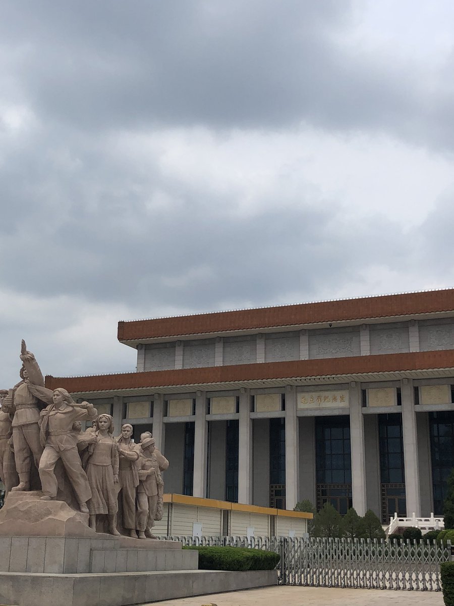 If you are not afraid of the hot weather or the inefficiency of the security personnel present, you can come here )
By the way, you can give him two flowers on the spot.
