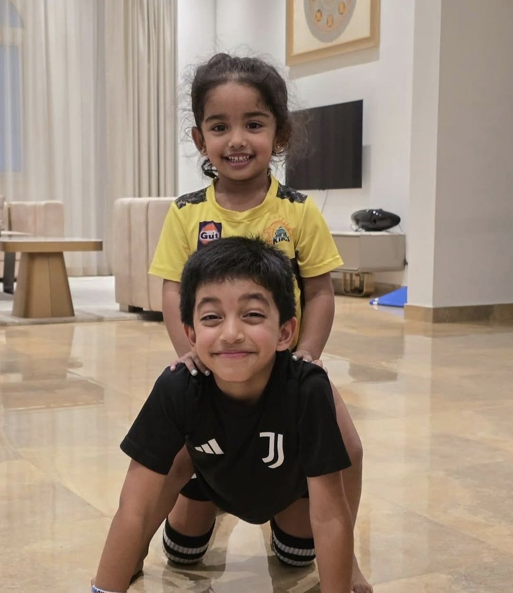 Uthappa's Daughter with CSK Jersey 💛