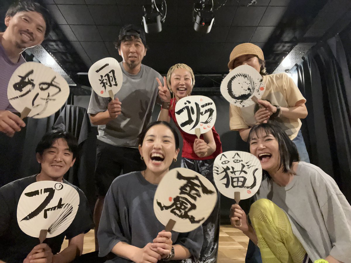riumichida's tweet image. お酒飲みながらゆるゆる書道した日🌻🍻🎐✨✨