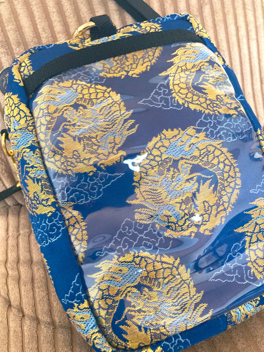 bocha_b4's tweet photo. ポケットにはPOPUPでアクスタ購入したら入れる予定🕺🎶たのしみ！！ https://t.co/SLPPfnrI5P