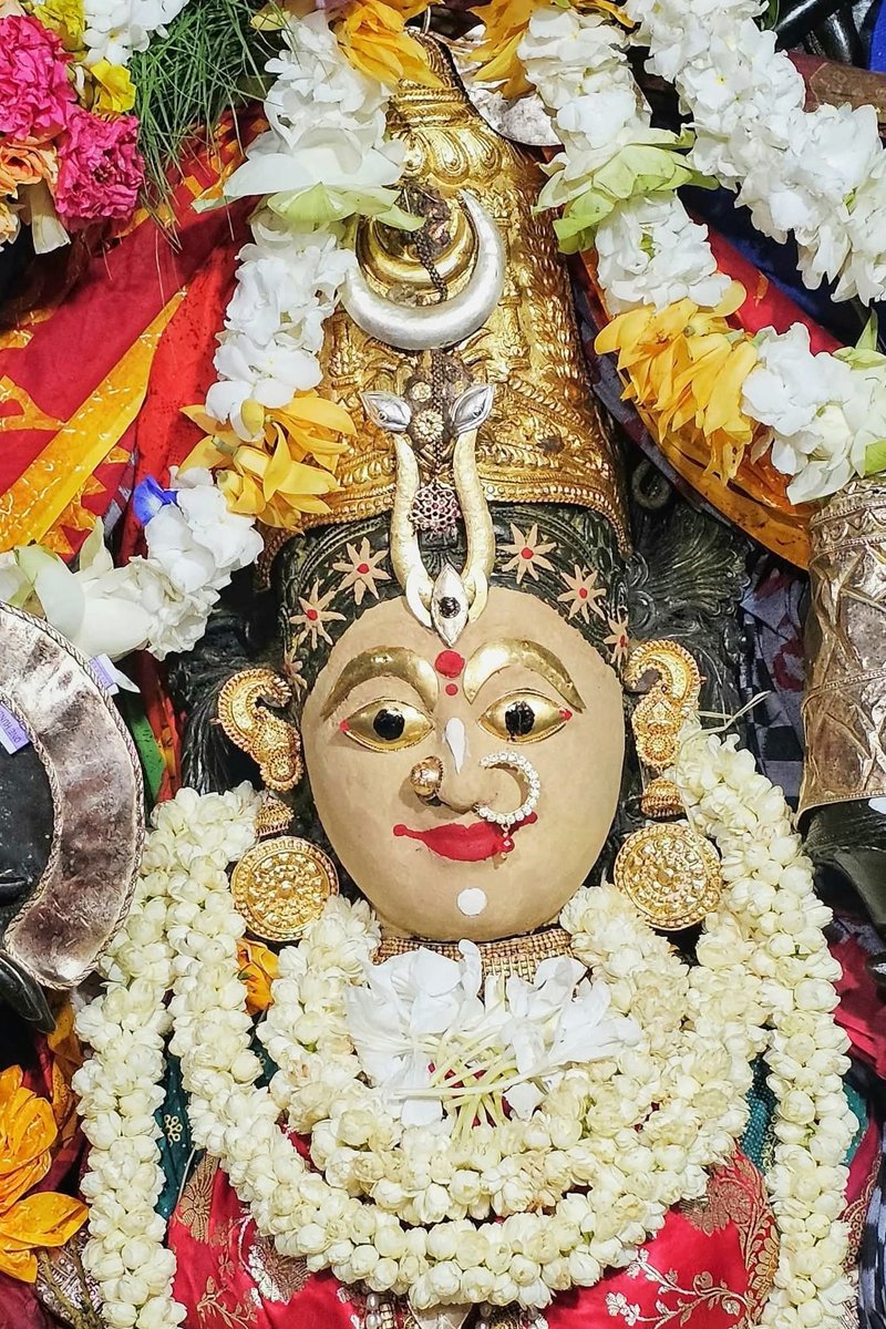 S_Akankshya90's tweet photo. ବିଶାଳଶ୍ରୀଖଣ୍ଡଦ୍ରବମୃଗମଦାକୀର୍ଣ୍ଣଘୁସୃଣ– 
ପ୍ରସୂନବ୍ୟାମିଶ୍ରଂ ଭଗବତି ତବାଭ୍ୟଙ୍ଗସଲିଳମ୍‌ ।
ସମାଦାୟ ସ୍ରଷ୍ଟା ଚଳିତପଦପାଂଶୂନ୍ନିଜକରୈଃ 
ସମାଧତ୍ତେ ସୃଷ୍ଟିଂ ବିବୁଧପୁରପଙ୍କେରୁହଦୃଶାମ୍।।

ଜୟ ମା ମଙ୍ଗଳା♥️🙏🏻🙏🏻 https://t.co/YyW5k8Gcg4