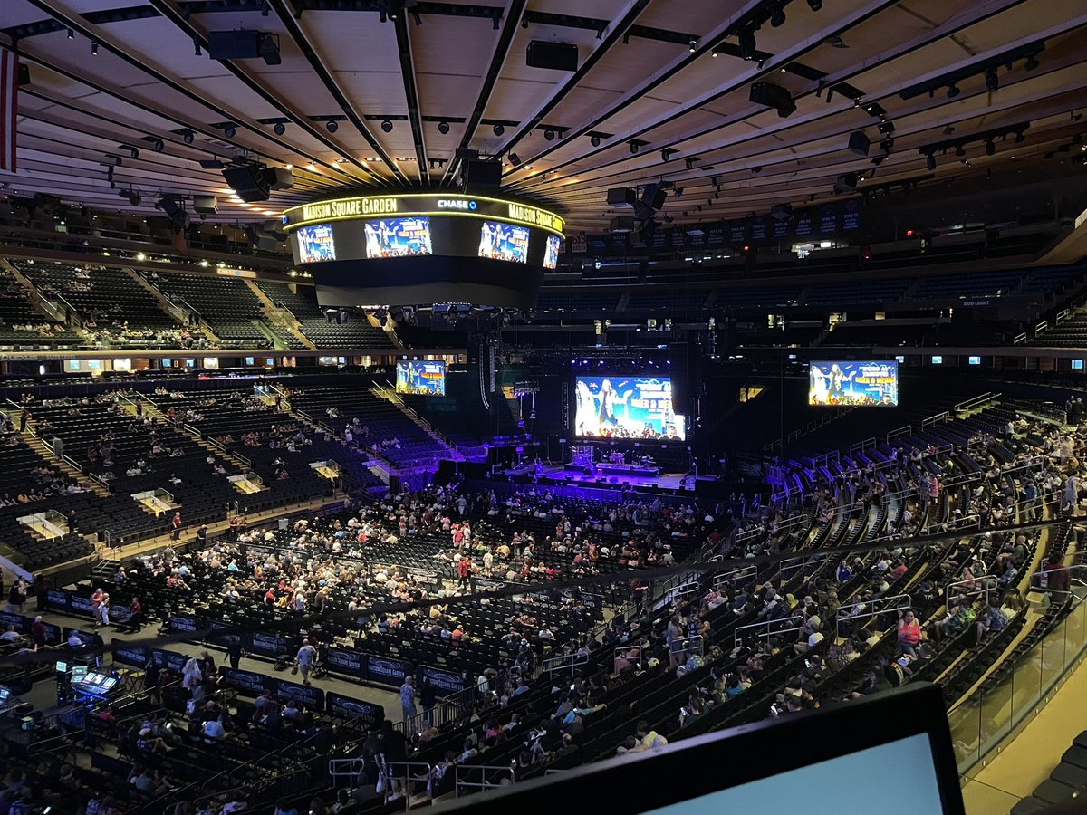 NattyGitz's tweet image. The Orb and I went to see Weird Al Yankovic’s concert at MSG! Hopefully one day this will be a future Hololive concert venue (fingers crossed)
#RissaLIVE #OrbPost