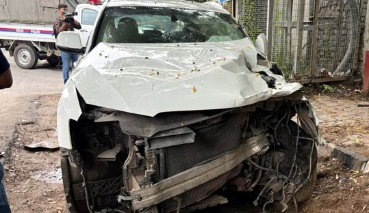 axis_metro16892's tweet image. दिल्ली के वसंत विहार में तेज रफ्तार ऑडी ने फुटपाथ पर सो रहे 5 लोगों को रौंदा axismetro.in/?p=28137 @Delhipolice #Audi #ranover #5people #sleeping #footpath