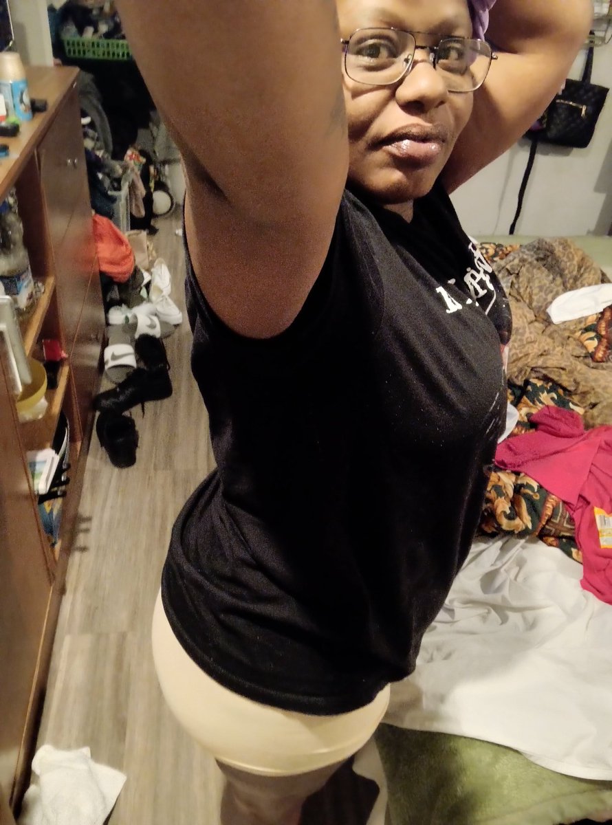 JuicefruitCc's tweet photo. Minding my business feeling my self 🥰🌹💕 https://t.co/zAYGrmgDkj