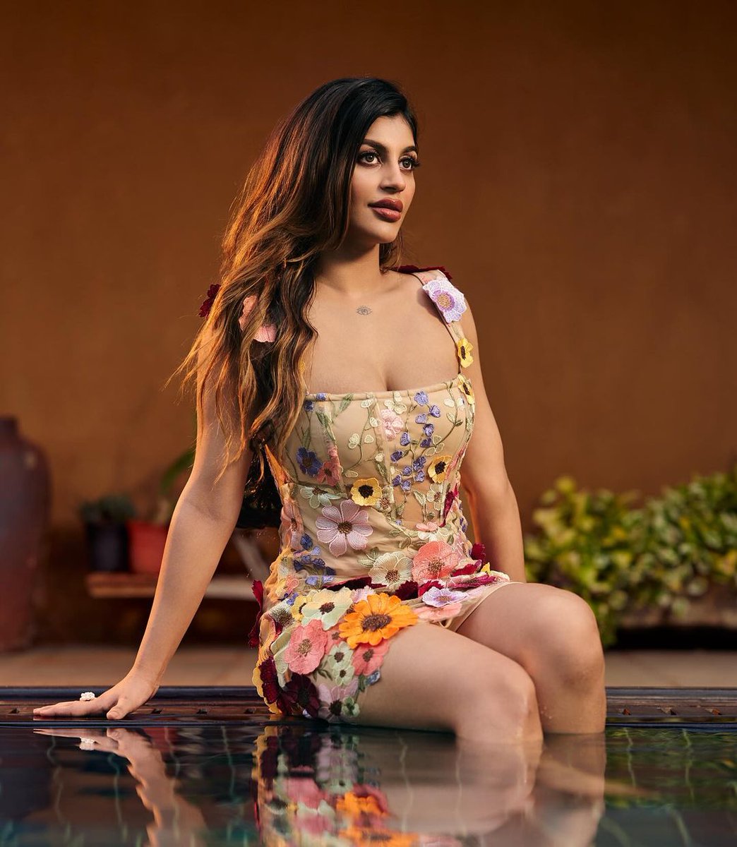 LastofAlpha1's tweet photo. #YashikaAannand
Day 1 https://t.co/0ns2yCBDrX