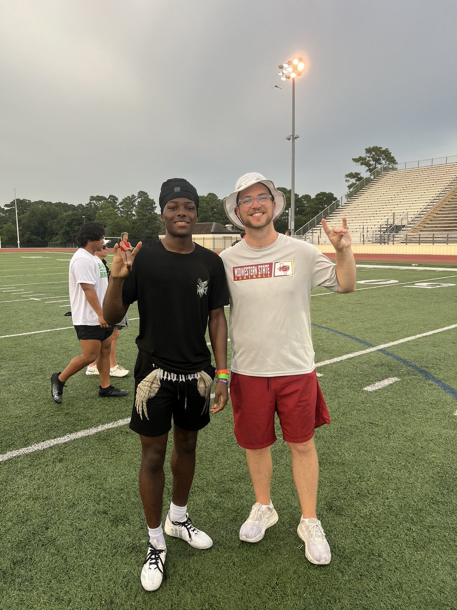 d_navy3's tweet image. #AGTG after a great camp at MSU, I am beyond blessed to receive an Offer to play WR at the next level!
@CoachKirkBryant
@amsler_drew
#Athlete
@handal_dave @CoachCGainey @CoachJoeHeck @CoachJShort @FootballTomball @CoachDColey