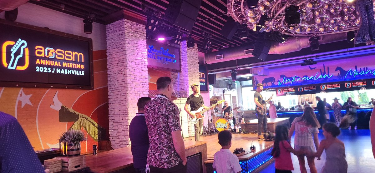 RJuddRobinsMD's tweet image. Great way to finish out #AOSSM25 and celebrate being in #Nashville at @laineywilson Bell Bottom's Up Honky Tonk rockin' to the Chris Bullard band-it was fantastic!!! See you next year at #AOSSM26! @aossm1972 #countrymusic #sportsmedicinerocks