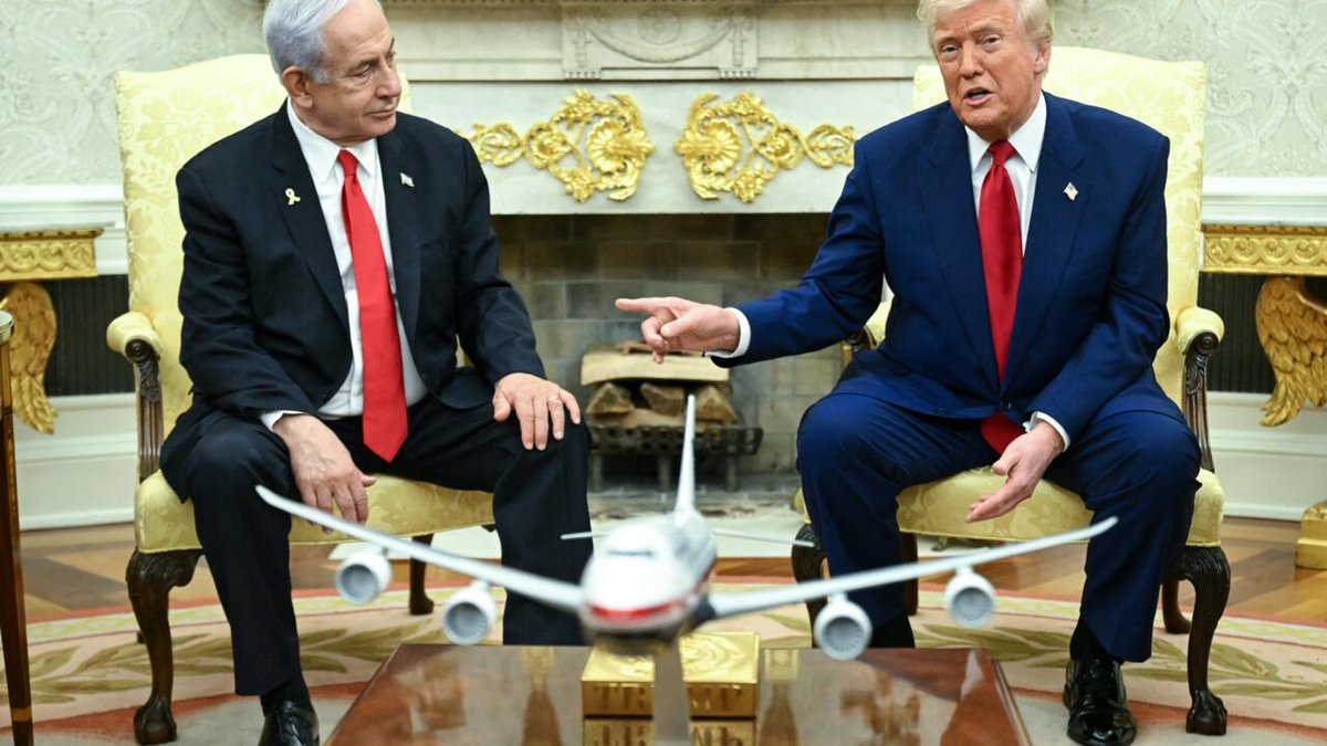 Upendrra Rai (@upendrrarai) on Twitter photo In Washington, Israel's Prime Minister <a href="/netanyahu/">Benjamin Netanyahu - ×× ×××× × ×Ŗ× ×××</a> told President <a href="/realDonaldTrump/">Donald J. Trump</a> in private that if #Iran resumed moving toward a #NuclearWeapon, #Israel would carry out further military strikes.
#DonaldTrump responded that he favored a diplomatic settlement with #Tehran, but In Washington, Israel's Prime Minister <a href="/netanyahu/">Benjamin Netanyahu - ×× ×××× × ×Ŗ× ×××</a> told President <a href="/realDonaldTrump/">Donald J. Trump</a> in private that if #Iran resumed moving toward a #NuclearWeapon, #Israel would carry out further military strikes.
#DonaldTrump responded that he favored a diplomatic settlement with #Tehran, but