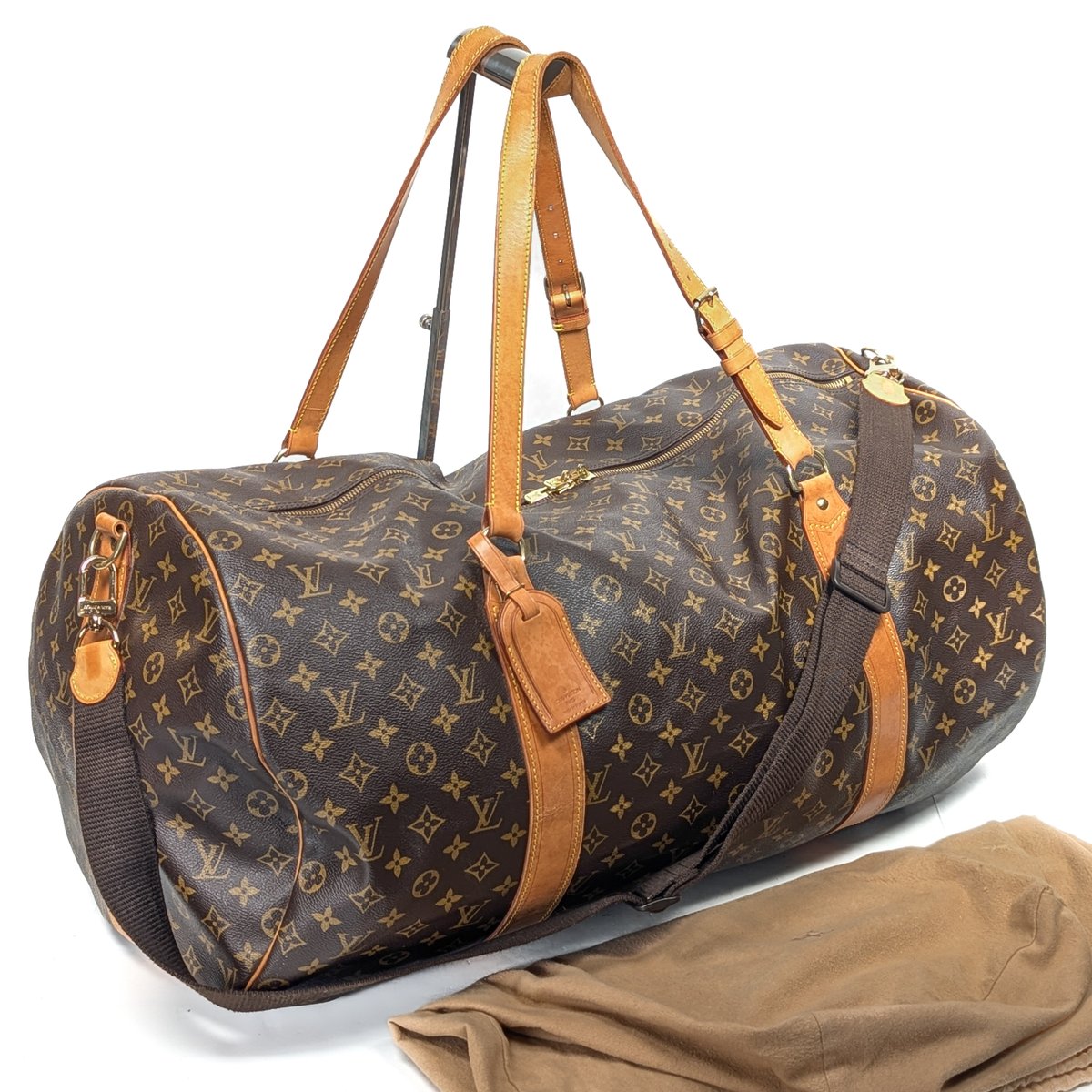 lvdeeaz's tweet photo. Fantastic super large Louis Vuitton Sac Polochon 65 with strap (!). LARGER than even the largest LV Keepall 🤯
Dropping tomorrow, Sunday, in time for Poshmark's largest LOUIS VUITTON show - 3 PM PDT Sundays, join here: https://t.co/5vSNiv1a49
#louisvuitton #poshmark https://t.co/TGZH7f6C7H