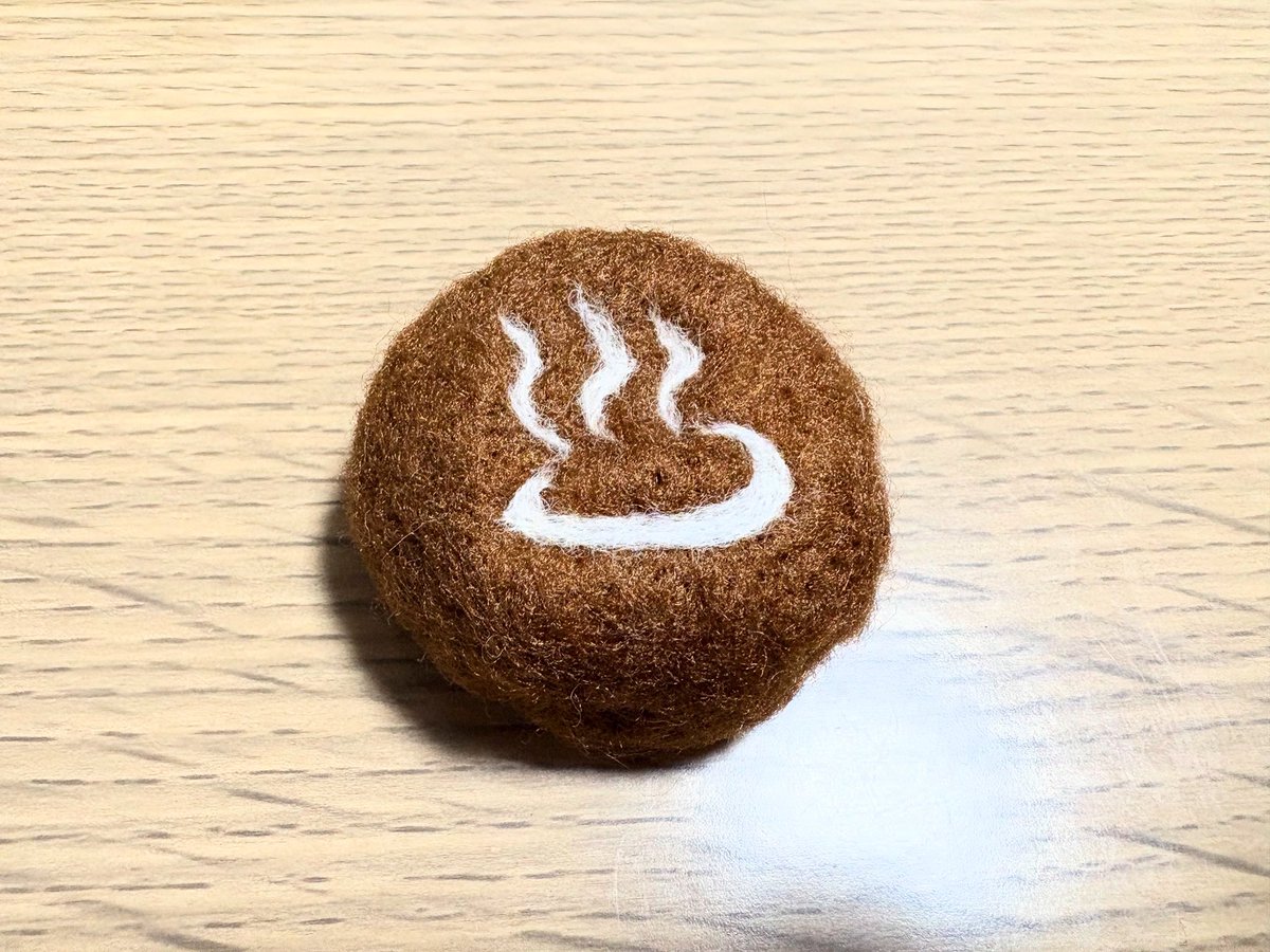handmadebu1101's tweet image. 今日は久しぶりの羊毛フェルト🐏
今回作ったのは温泉まんじゅうです♨️
結構美味しそうに仕上がったと思っています😆✨✨
#ハンドメイド
#ハンドメイド好き
#羊毛フェルト
#羊毛フェルト初心者
#温泉
#温泉まんじゅう
#茶色
#丸い
#食べ物
#ブローチ
#群馬県