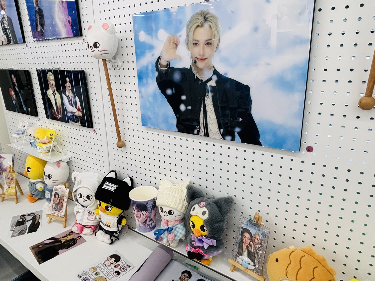 럭드 마감 직전에 와서 딱 두번했는데 2,3등 나와서 넘 기분 좋았어요ㅎ카페 분위기도 넘 좋구 액자들도 하나같이 다 넘 이뻐서 너어어무 좋았던 카페,,♡

#WorthLoving_HYUNLIX