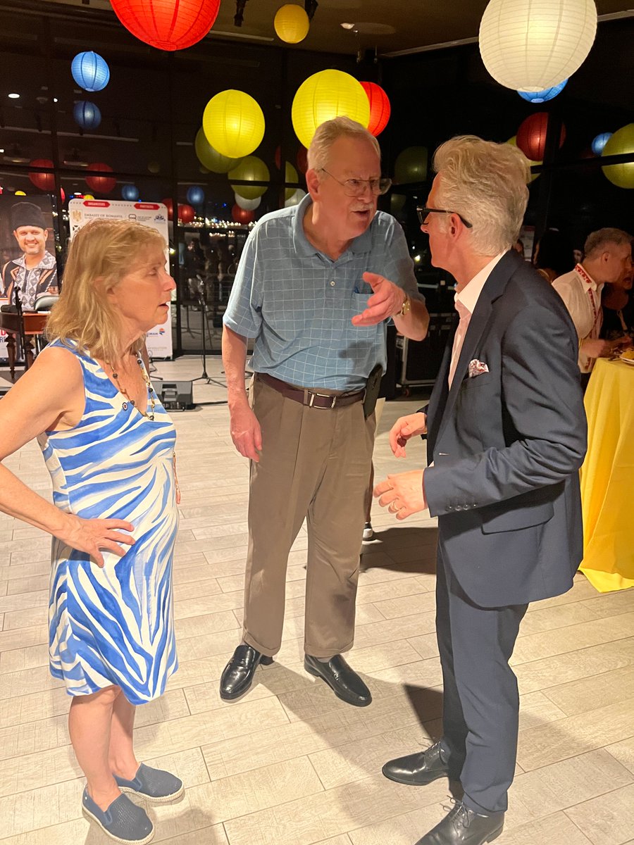 Alianta_US's tweet photo. Alianta Chair Jim Rosapepe joined Amb. Andrei Muraru, Amb. Kathy Kavalec &amp; RCI Dir. Dorian Branea to celebrate the 4th Romanian Weekend at The Wharf 🇺🇸🇷🇴

A vibrant evening of culture, community &amp; connection in DC!

#RomanianWeekend #USRomania #Alianta #CulturalDiplomacy https://t.co/9n2JBWv7xh