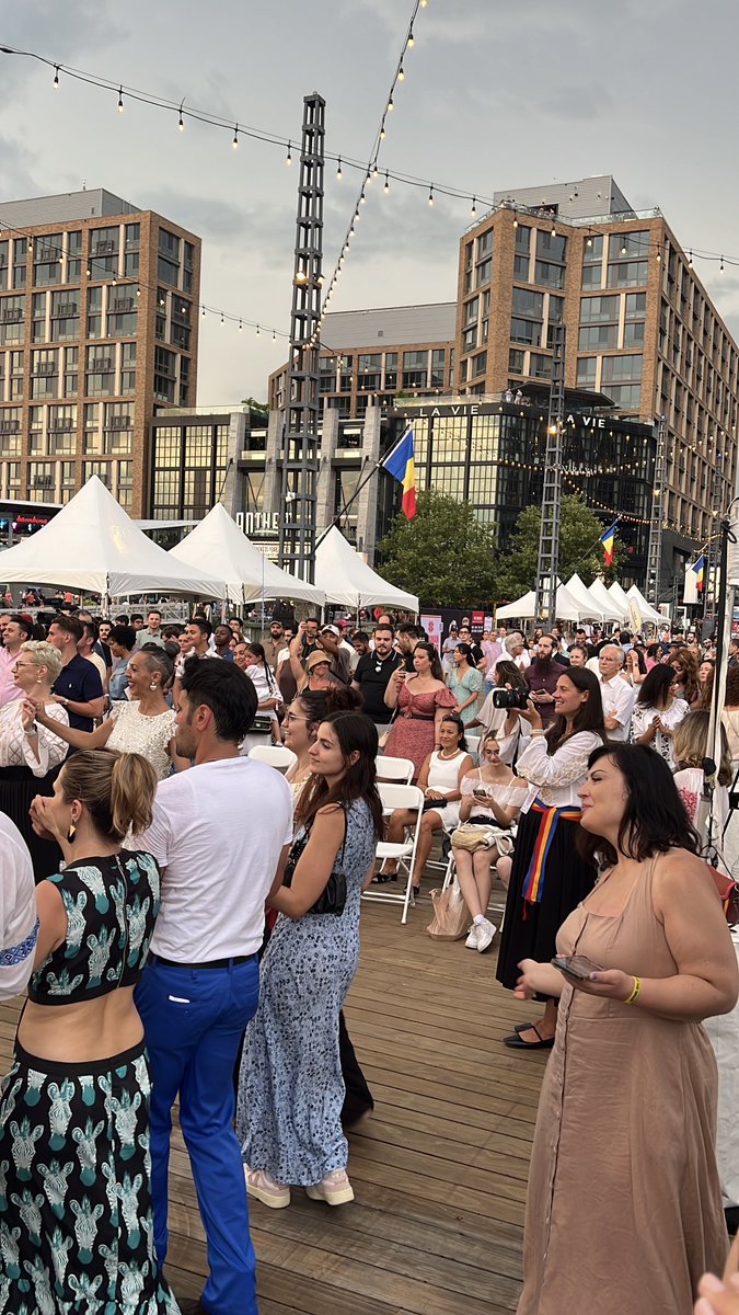 Alianta_US's tweet photo. Alianta Chair Jim Rosapepe joined Amb. Andrei Muraru, Amb. Kathy Kavalec &amp; RCI Dir. Dorian Branea to celebrate the 4th Romanian Weekend at The Wharf 🇺🇸🇷🇴

A vibrant evening of culture, community &amp; connection in DC!

#RomanianWeekend #USRomania #Alianta #CulturalDiplomacy https://t.co/9n2JBWv7xh