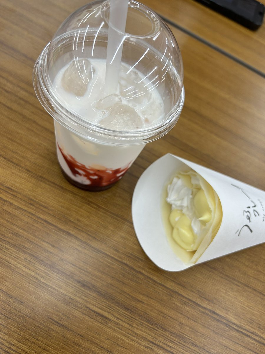 nanashi730's tweet photo. トレカフェス休憩
糖分補給で https://t.co/krgM9T0xnp
