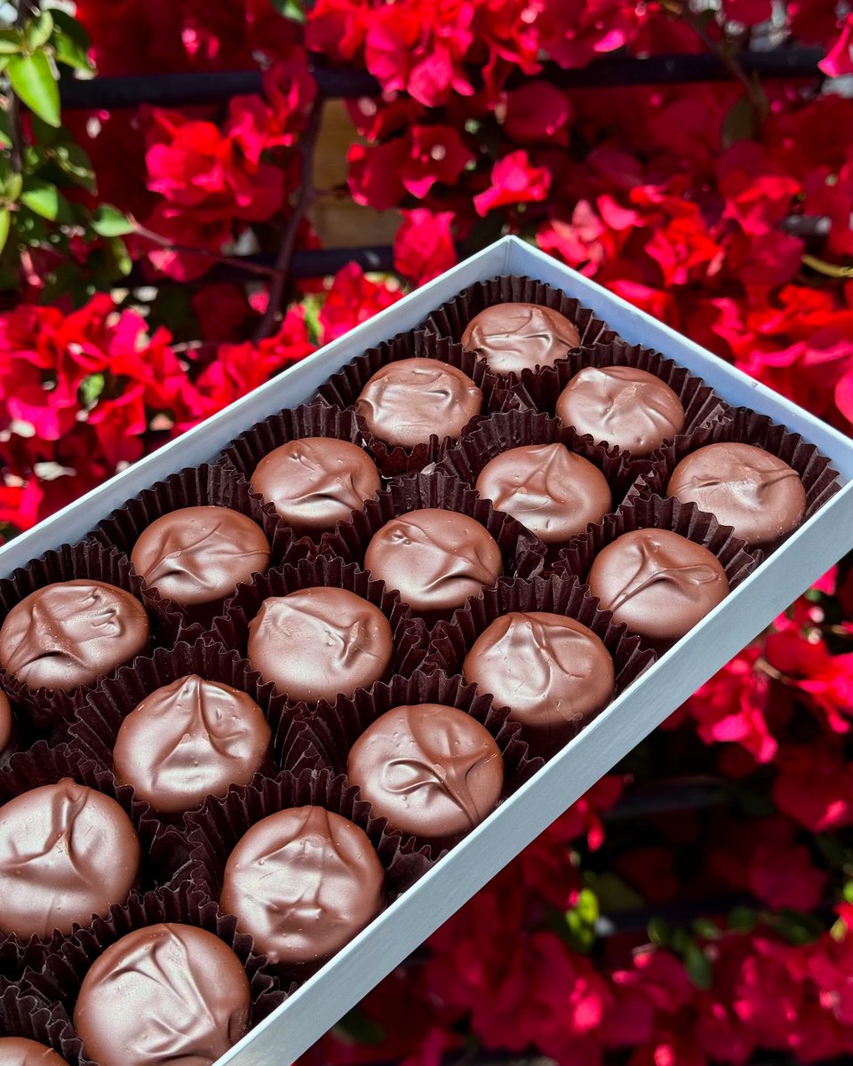 Cheers to the weekend! Now go celebrate with a box of Scotchmallows 🤤