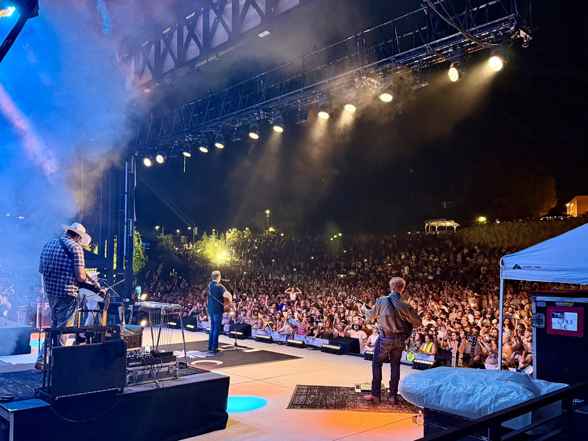 Woodstock, you showed up for Josh Turner tonight! This was a truly massive crowd for an amazing show!