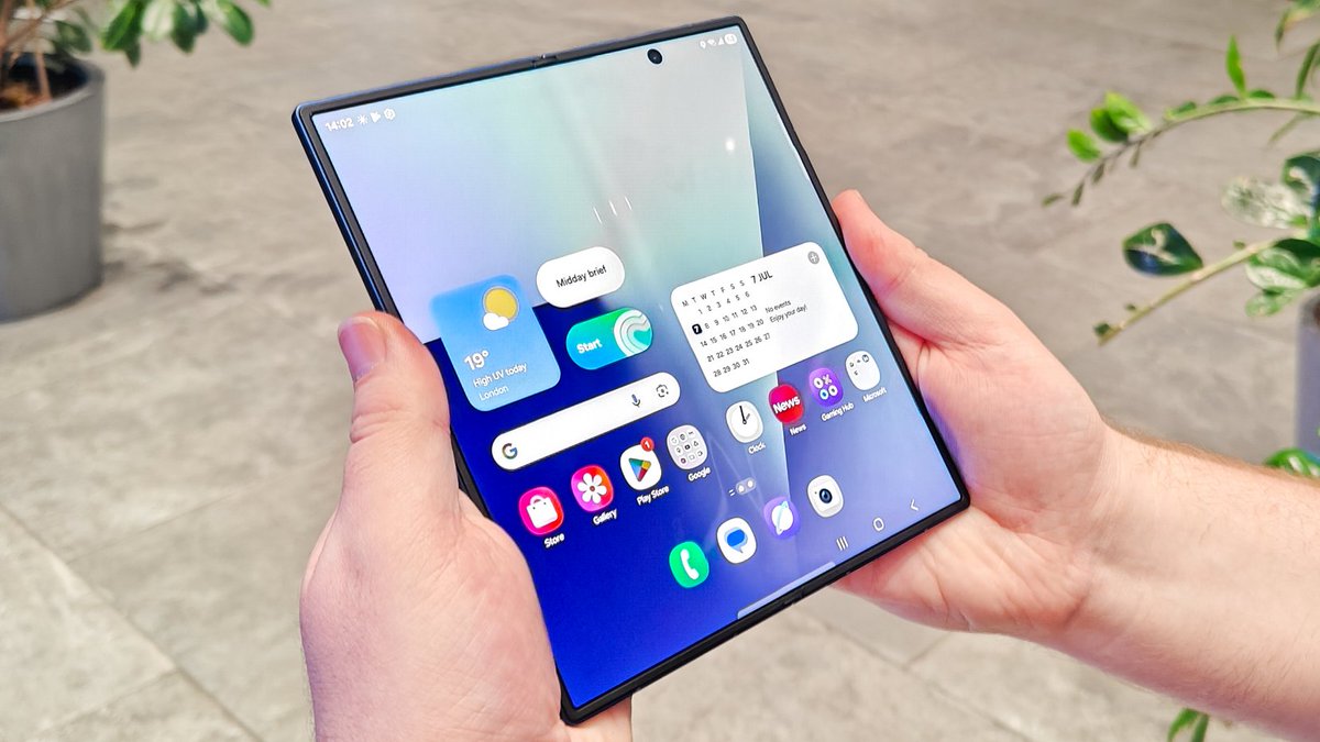 Samsung's Galaxy Z Fold 7 wows with a fresh new design, smarter AI features, and improved portability-Galaxy Watch 8 and Z Flip 7 also impress at Unpacked!  tomsguide.com/phones/samsung…