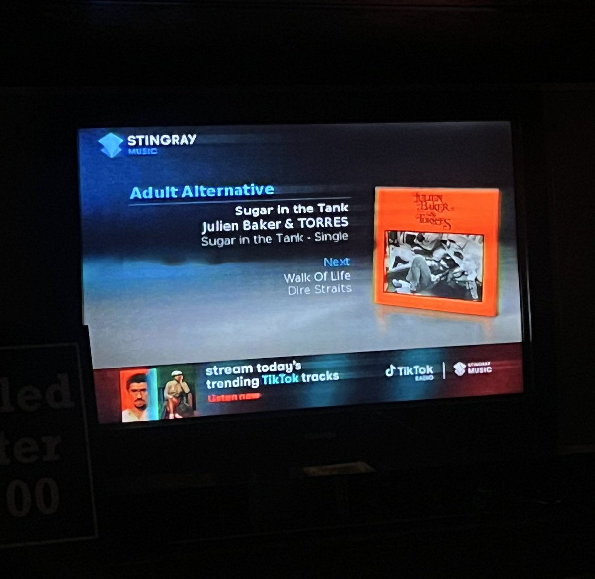 dontcrywillow's tweet image. you’ll never fucking believe what’s on at the bar rn