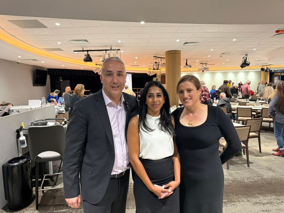 ChristouSteve's tweet image. Thursday evening at the Join the fightback public forum. Craig Kelly, myself and our special Guest speaker Dr Joanna Howe all spoke in favour of pro life.
It was an amazing evening. And a huge turnout. I thank everyone that attended the forum. Special thank you to my dear…