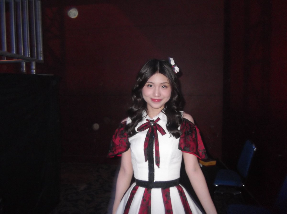 wrapping up my first ever tour with JKT48!! glad to finally be able to experience and also share this joy with all of you! Thank you Semarang, Jogjakarta, and Surabaya <33