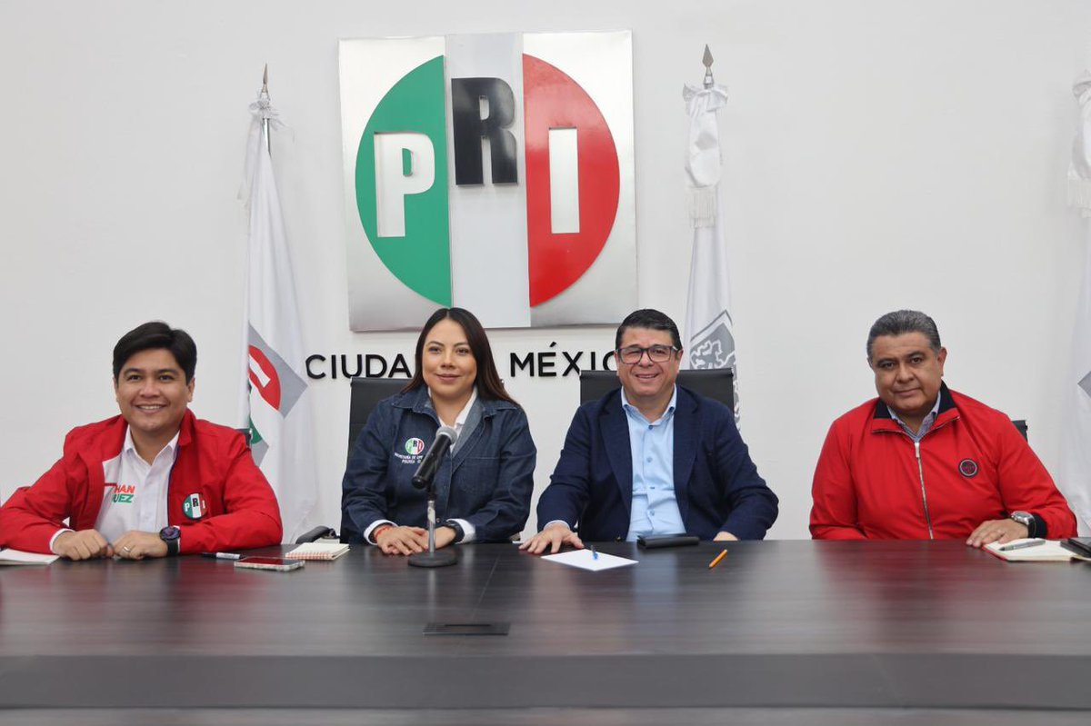 BetanzosOficial's tweet photo. Intensa jornada de trabajo con dirigentes de comités del partido, con concejalas y concejales.

Gracias a la secretaria de Operación Política del @PRI_Nacional , @AlejandraAndrade, al consultor Eduardo Carbajal, y a los delegados @TonyRodriguezMX  y @j_marquezmx por su presencia. https://t.co/YmLXwhI3Gy