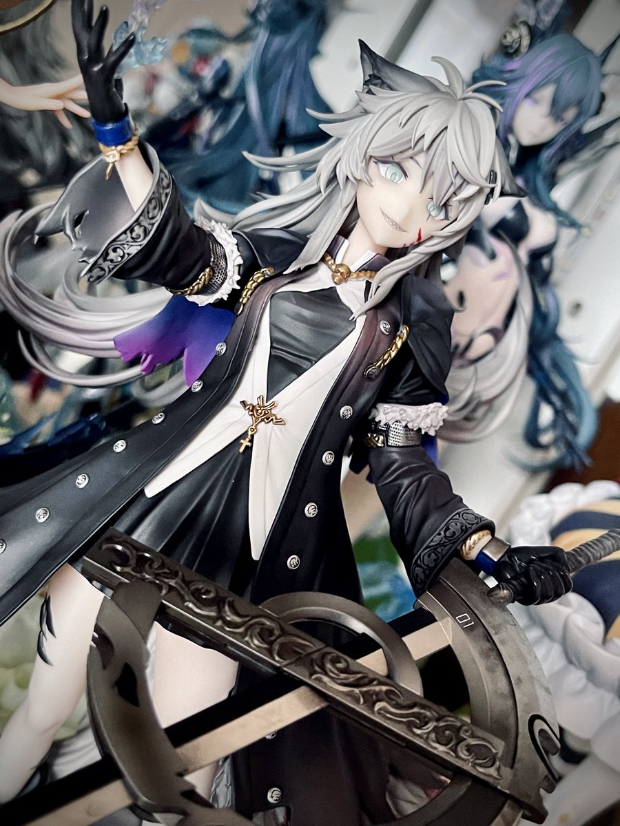 アルターのラップランドのフィギュアやっとあけた😃個人的に顔の仕上がりが元絵のコーデに近くなっててめっちゃ嬉しい‼️(顔が白いので原型も写りの問題なのかなとは思った)
予算と置き場の都合でLightEditionにしたけど、それでもめちゃめちゃかっこいいです。存在感がすごい
ラッピー推しの人は是非…