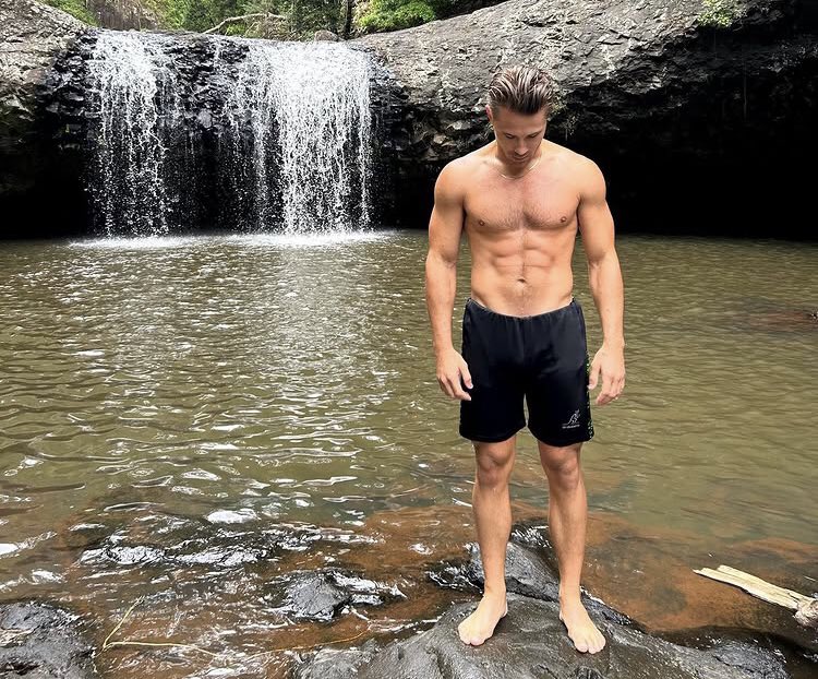 __jett__35's tweet photo. MAFSAus 2022 | Mitch has an elite rig and likes getting his kit off to show his cock and smooth ass 😍🥵 @HotBlokes @hottestaussies @ETopguy @Djturner85 @realitytvtease @shane_shads111 @kai_elelo @the_daily_candy #aussieboys #hotaussies #nudeshowers https://t.co/hf49fOhHAw