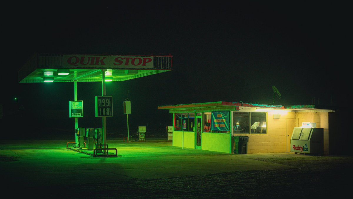 ChrisMcCurdy91's tweet photo. I like taking photos at night. https://t.co/UNktbwZHty