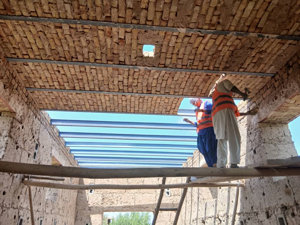 FAOAfghanistan's tweet image. With support from @WorldBank, @FAO is constructing 165 raisin houses in the central, northern, southern and western regions.
Each can store up to 15MT of grapes, which will help Afghan farmers to reduce post-harvest losses and boost incomes through better drying and storage🍇