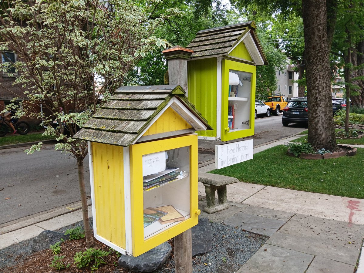 perla_mina54143's tweet image. 📚 Tiny box, big magic. Inside: whole worlds waiting to be opened.
#FreeLittleLibrary #TakeABookLeaveABook #ReadMore #BookLovers #TinyLibraryBigDreams #MagicOfBooks