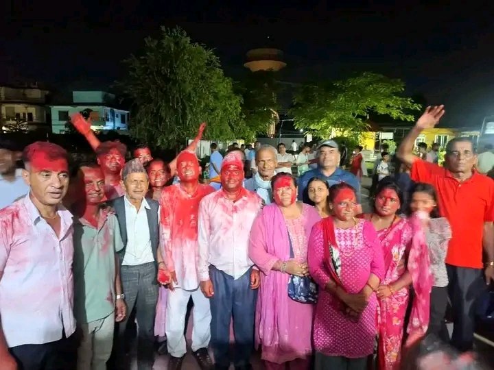 रुपन्देहीको ति न पा-८ मिलन टोल विकासमा हिजो भएको निर्वाचनमा एमाले काङ्ग्रेसको गठबन्धनलाइ पराजित गर्दै राष्ट्रिय  स्व्तन्त्र पार्टीले ६ सद्स्यसहित सम्पुर्ण प्यानलनै जीत हासिल गरेकाे छ ।