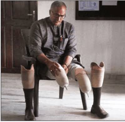 rajeshpadmar's tweet photo. Dearest Sadanandan Master nominated for Rajya Sabha. Congratulations to the brave son of BharatMata. 

In Kerala, on February 6, 1994, he was an RSS Functionary, his both legs were chopped off by Communist Goondas. Yet his passion and commitment for social cause is exemplary, role model for all Karyakartas. 

Karnataka State Government had honoured him with Bhagawan Mahavir Shanti Puraskar.