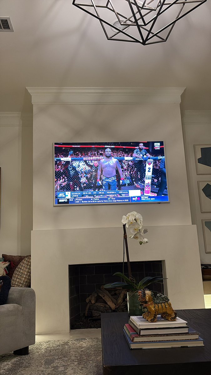 DerrickLewis69's tweet photo. Let’s go twin #htwon https://t.co/8qKaBvJrLh