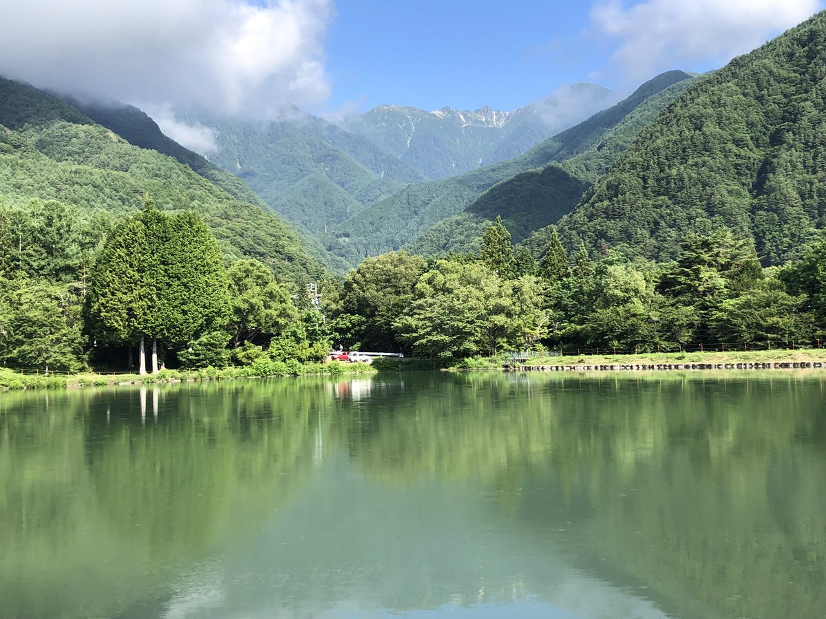 komaganePR's tweet image. 今朝の#駒ヶ根は晴れです。
雲の間から千畳敷カールが顔を出します。