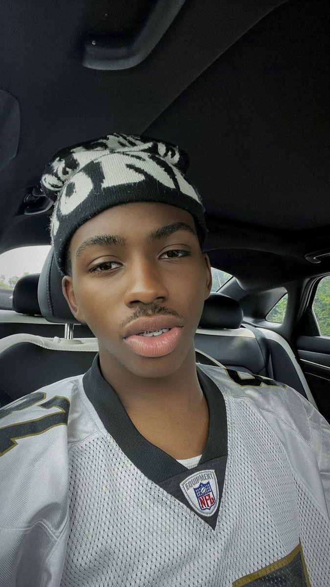 idgafabtcj's tweet image. some fine lil shit 😏