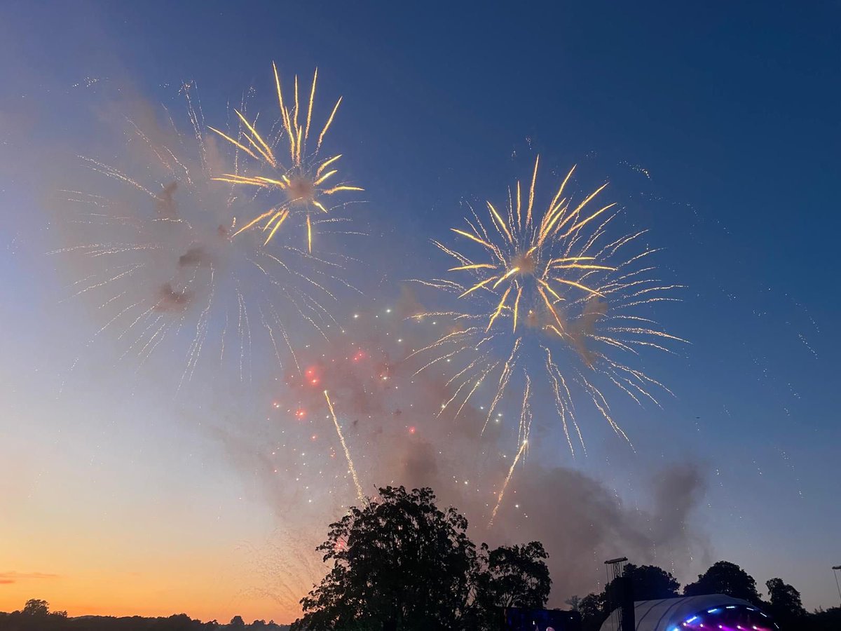 mtweprr's tweet image. We regularly meet & talk with medical providers of large public events making sure sufficient cover is provided to avoid transfer to busy Emergency Departments where possible. Thanks to medical providers we met at fab Leeds Castle looking after the audience enjoying the concert.