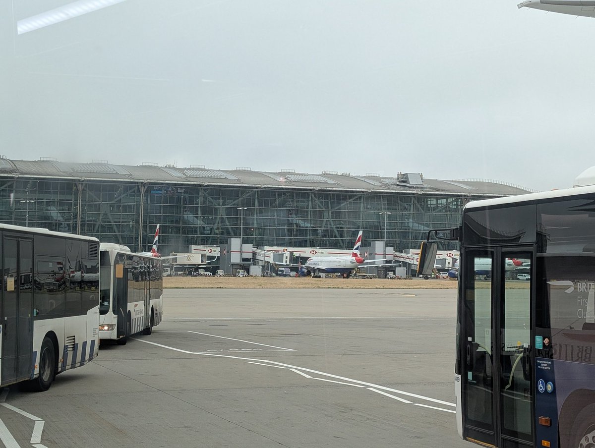 Arrived in London, unfortunately the jet bridge broke and we had to take a bus to the terminal, at least I got a good look at all the planes 😁