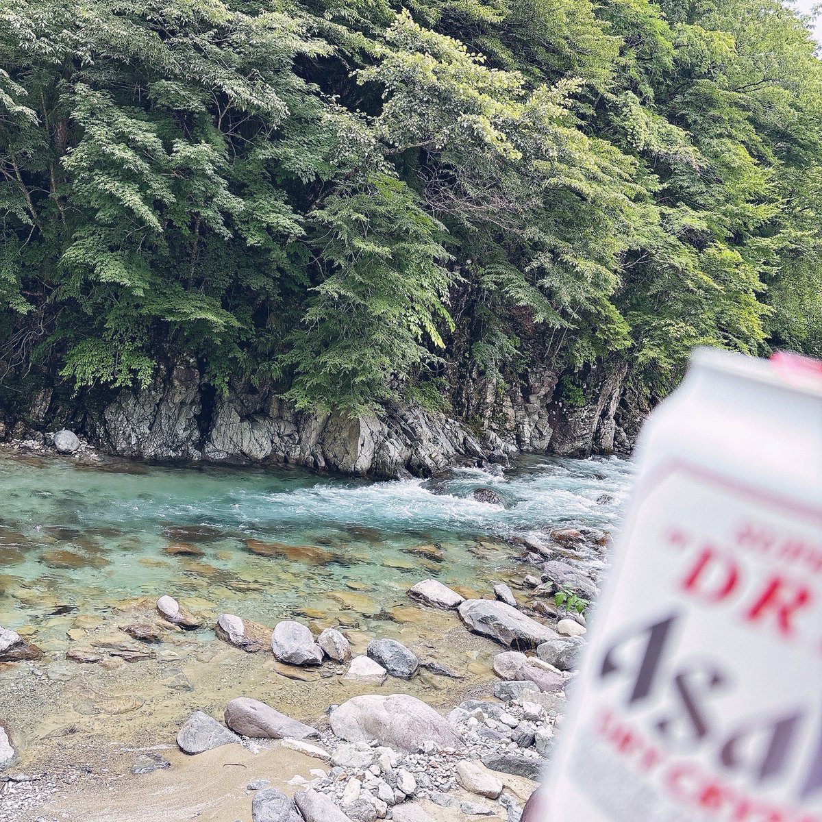 mo_nu_666's tweet image. 設営完了した〜！🏕️
エメラルドグリーンの川見ながら飲んでる！最高〜🥹🫶