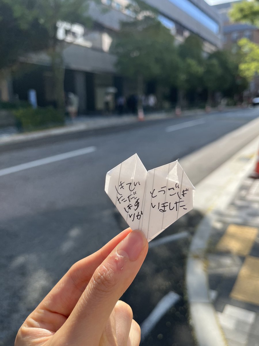 銕仙会能楽研修所設計にて、能楽を🎶
建築家の内藤廣が1984年に設計した空間
ラグジュアリーな建築物が並ぶ青山の中に
突如現れる実は能舞台な建築にぞわぞわ！
ライフアートユニオンとマレーシア俳優による「デズデモーナ」は悲しみも笑いも美しさも抜群、尋玲能楽「紅葉狩」は言葉なしの劇性が素敵。