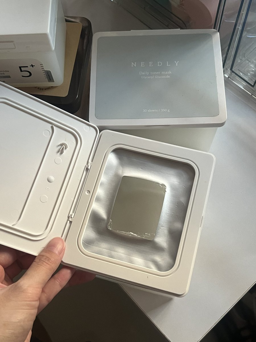 อันนี่ผิวหลังมาส์ก needly คับมันดีทั้งสองสูตรเลยคับ ด่วนๆหน่อยก็มาส์กสีฟ้า มาส์กแค่ 60 วิ สีม่วงจะมาส์กประมาณ 10-20 นาที แต่มาส์กเสร็จชุ่มชื้นมากกกก ได้มาราคาไม่เกิน 800 คับ มี 30 แผ่น

; s.shopee.co.th/8UxufsVGCP
; s.lazada.co.th/s.yMIRB?cc