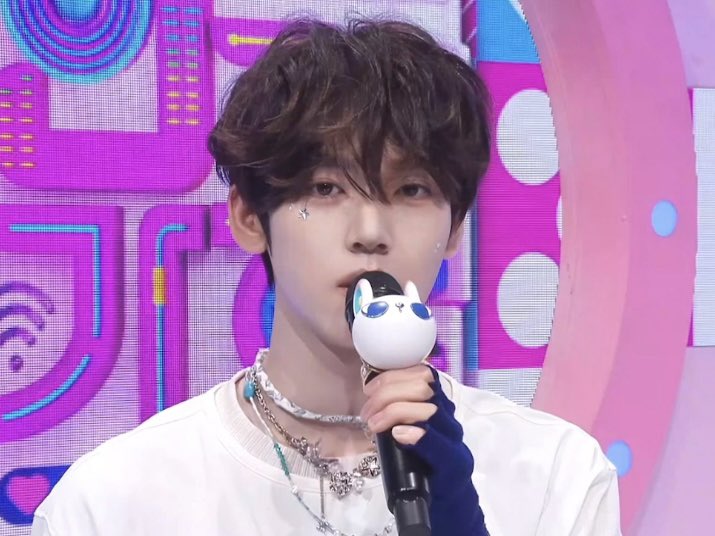 han yujin pics tweet media