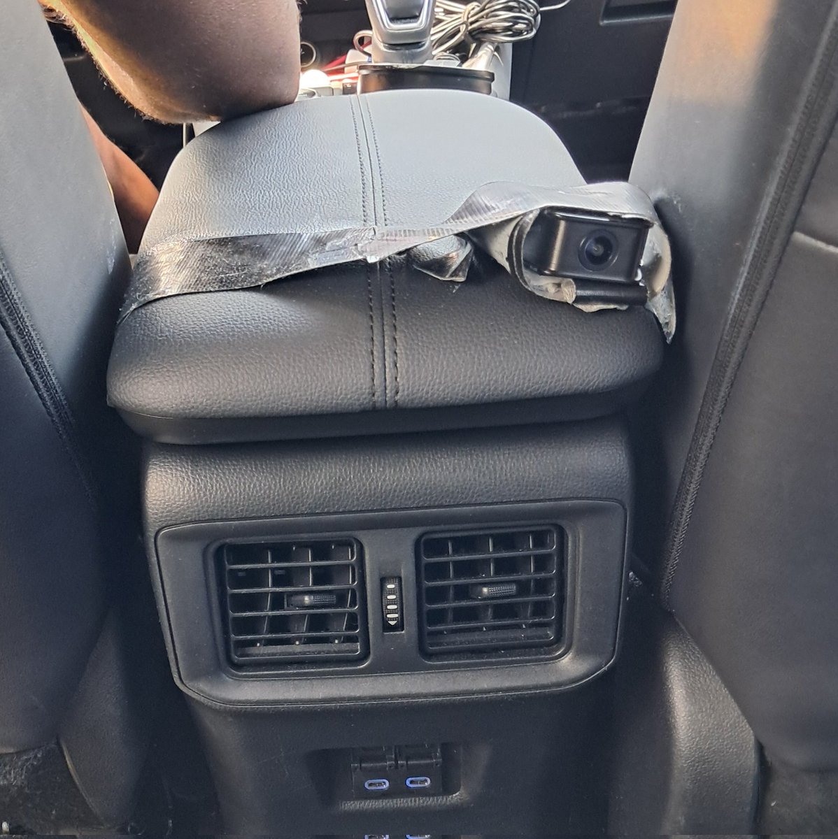 hadavan_'s tweet image. Dear @Uber,
Call me crazy, but I do not think this is an appropriate location for a camera.
Sincerely,
van