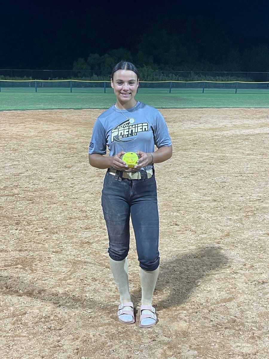 IP_10_Chi's tweet image. 💣💣 Bomb Squad 07/12 💣💣

@brenadalton2028 goes oppo - off the end of the bat - in game 4 of pool play 

@GraceHoker2028 with the no doubter to center in game 1 of bracket play 

Nice work ladies!