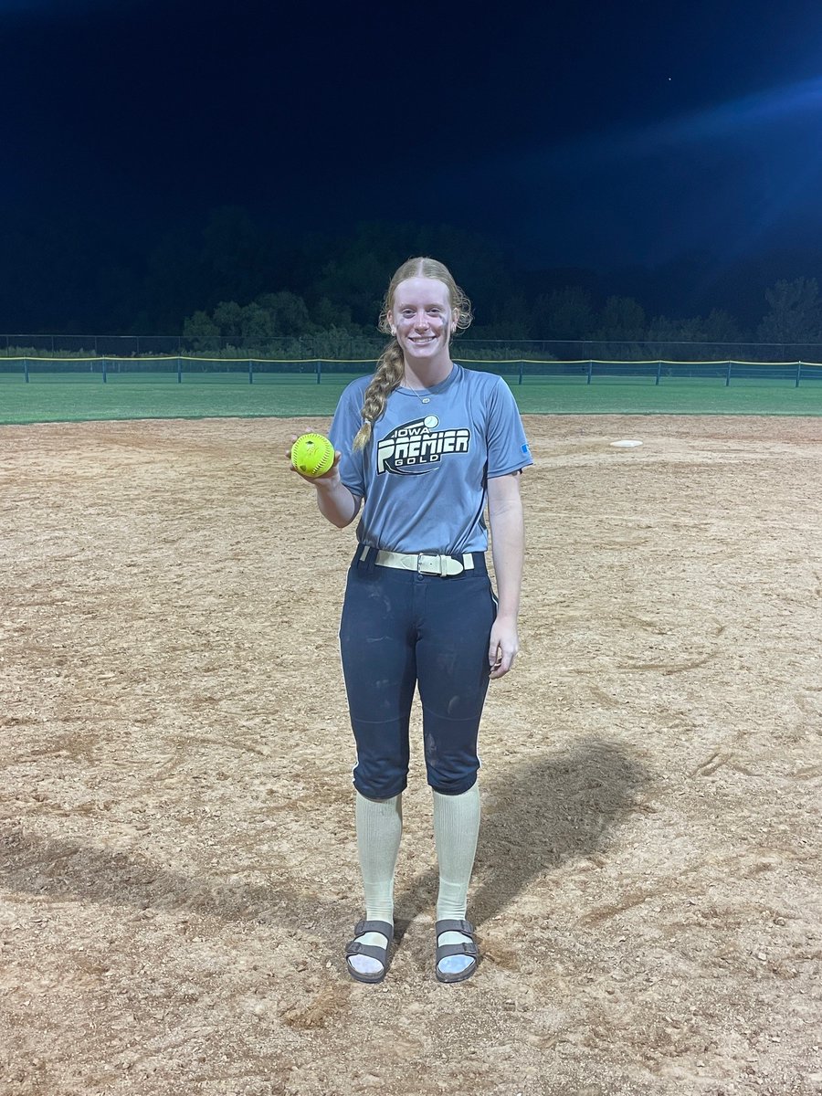 IP_10_Chi's tweet image. 💣💣 Bomb Squad 07/12 💣💣

@brenadalton2028 goes oppo - off the end of the bat - in game 4 of pool play 

@GraceHoker2028 with the no doubter to center in game 1 of bracket play 

Nice work ladies!
