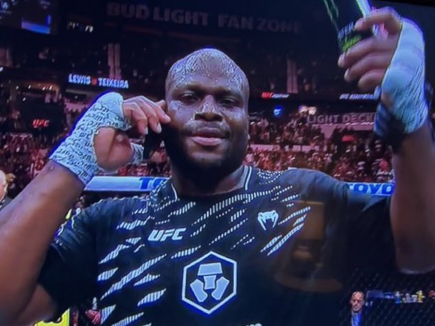 Trump called Dana to talk to Derrick Lewis after his KO 😂😂😂😂😂😂