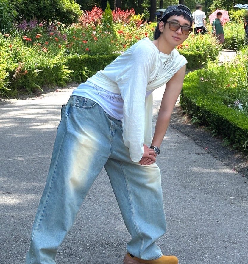 wonsgiggles's tweet image. same style different vibes 😹